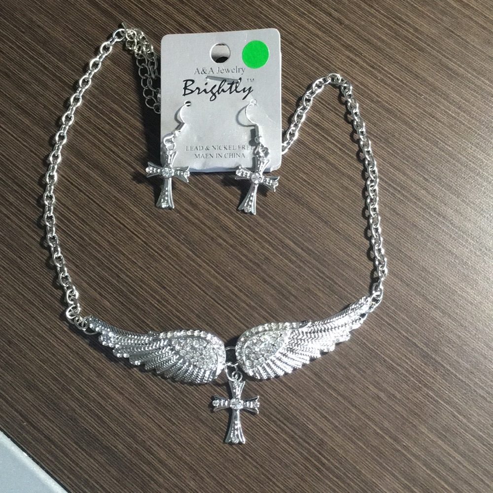 Necklace and earring set